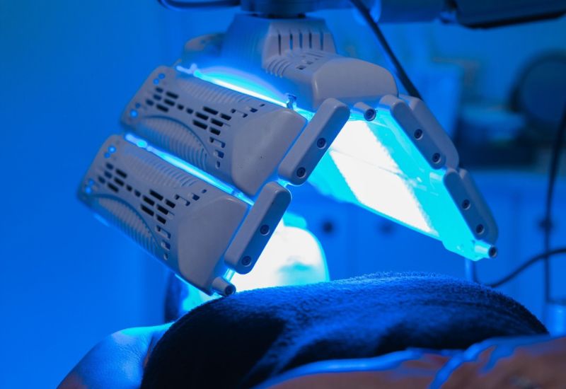 LED LIGHT THERAPY FOR ACNE: CLEARING BREAKOUTS AND SCARRING NATURALLY